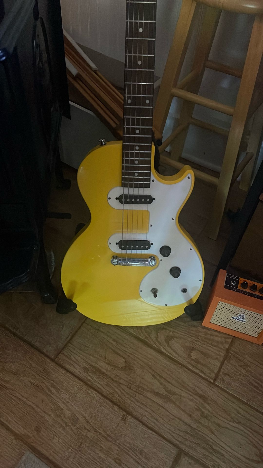 Yellow Epiphone Les Paul