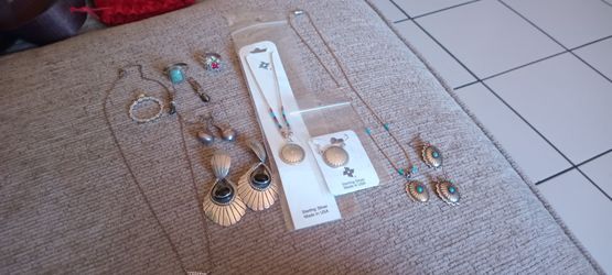 Todo es sterling silver 925 en buenas condiciones no pedacera $125 por todo