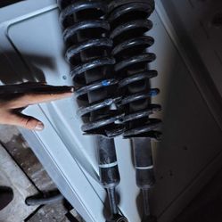 100dlls 
Amortiguadores 
TACOMA 2005 AL 2015
COMPLETOS SIN DETALLES. COMO NUEVOS 
