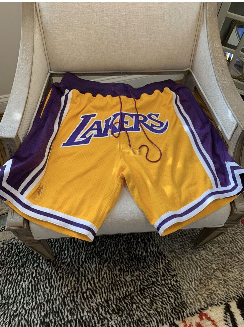 Just don Lakers shorts size large