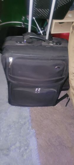 27 in rolling suitcase good condition