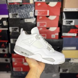 Jordan 4 “White Oreo” Size 10.5M