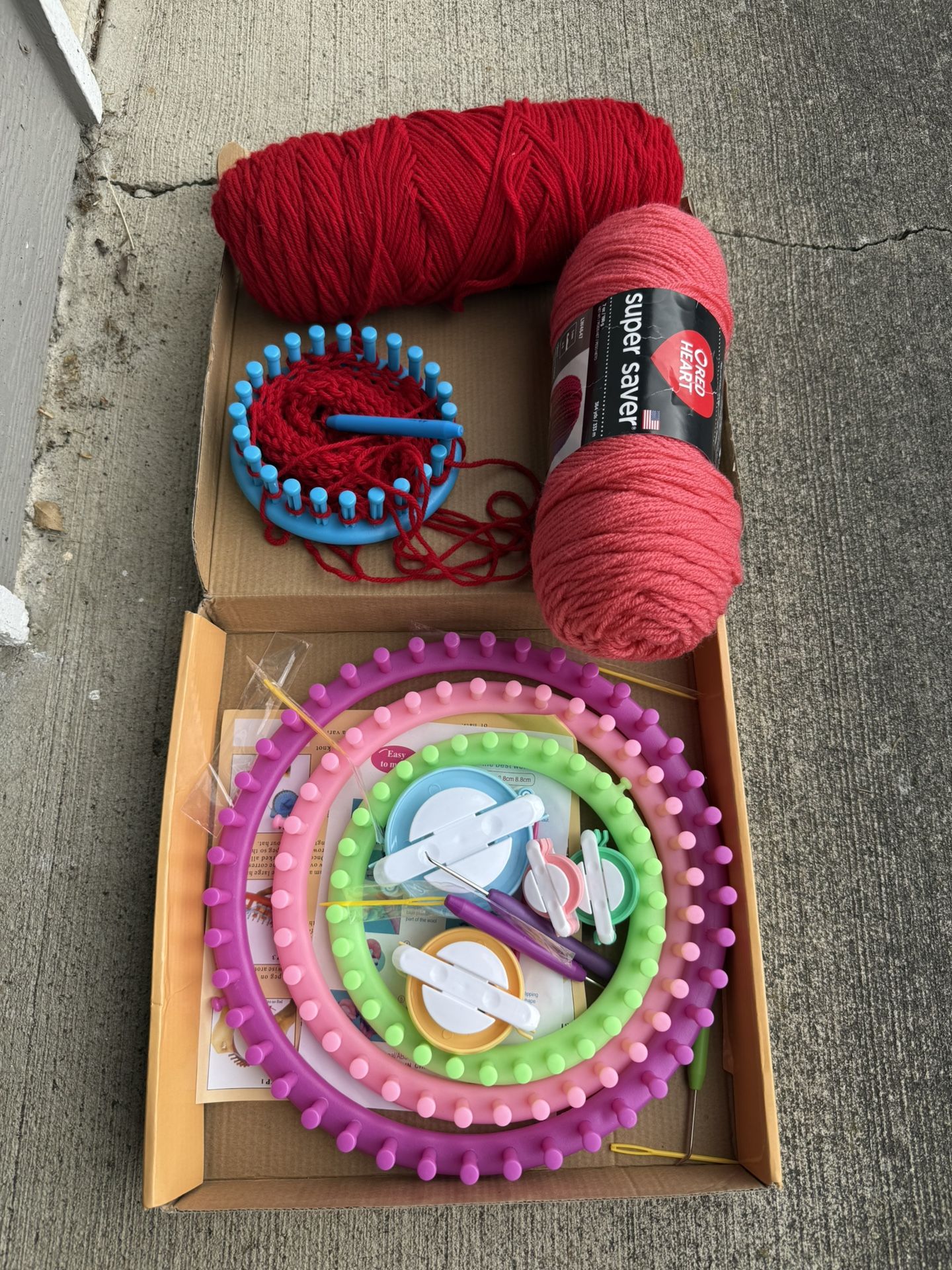 Knit Quick Round Knitting Loom Set + Yarn 