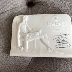 LLADRO  SIGNED FIGURE 