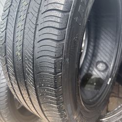 255/55/19 (2) Michelin Gomas Usadas Excelente Solo $35 Cada Una