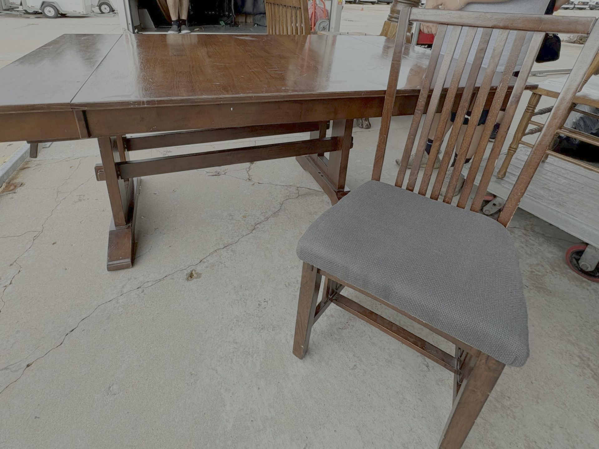 Kitchen Table & 5 Chairs