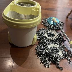 New Spin Mop and Bucket Set with 3 Microfiber Heads | Hands-Free Wringing | Perfect for Hardwood & Tile Floors