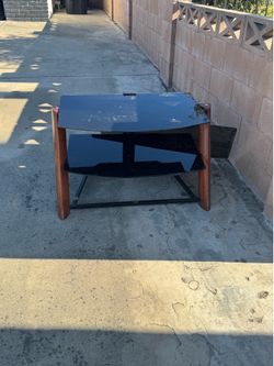 Free tv stand
