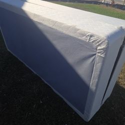 SET OF 2 KING SIZE BOX SPRINGS IN OUTSTANDING CONDITION 