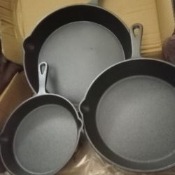 Seasoned skillet set