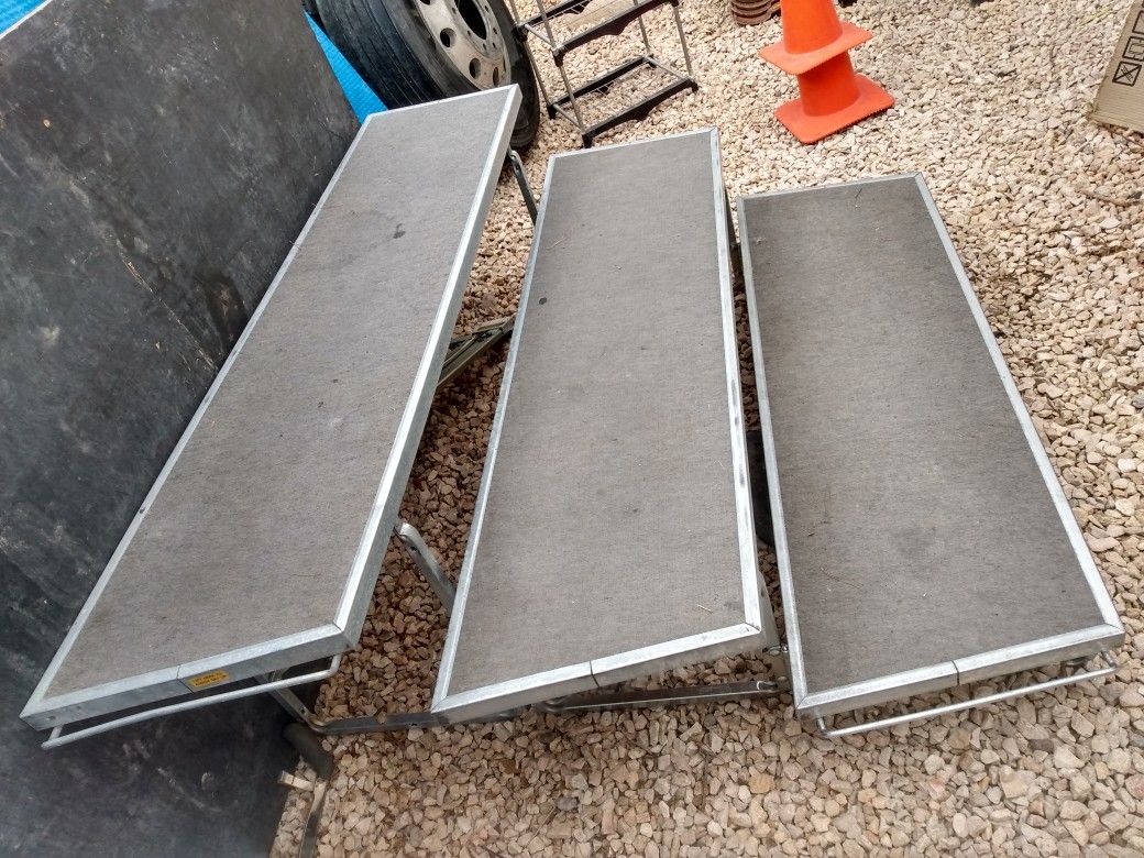 Folding 3-Tier Standing Choral Risers, 48" Wide