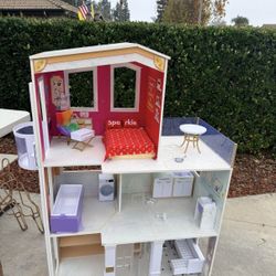 Rainbow High Dollhouse