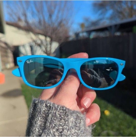 Ray-ban New Wayfarer Matte Blue Silver Mirrored Lense Sunglasses. Rb2132