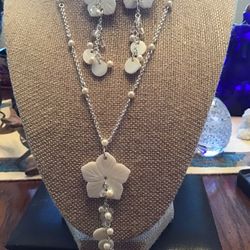 Avon Necklace And Earrings 