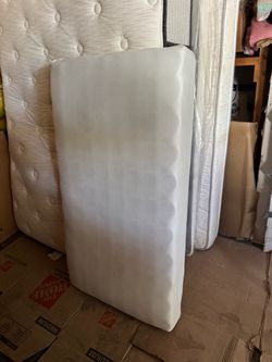 Premium standard crib / toddler size mattress .