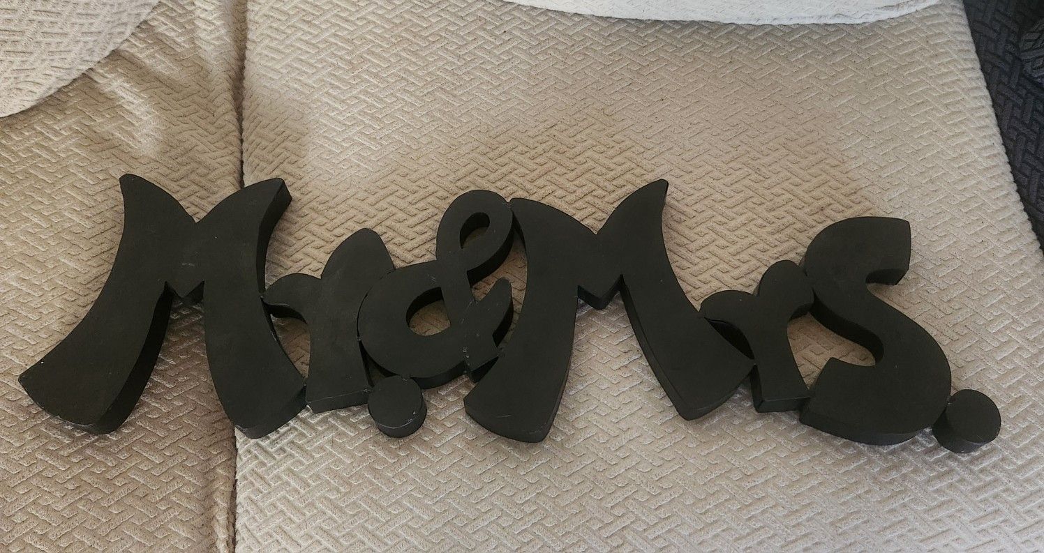 Plaque Metal Black Mr & Mrs