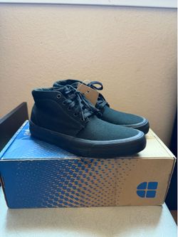 Non slip shoes for crews