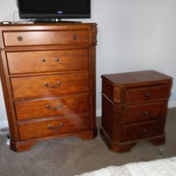 Dresser and 2 nightstands 