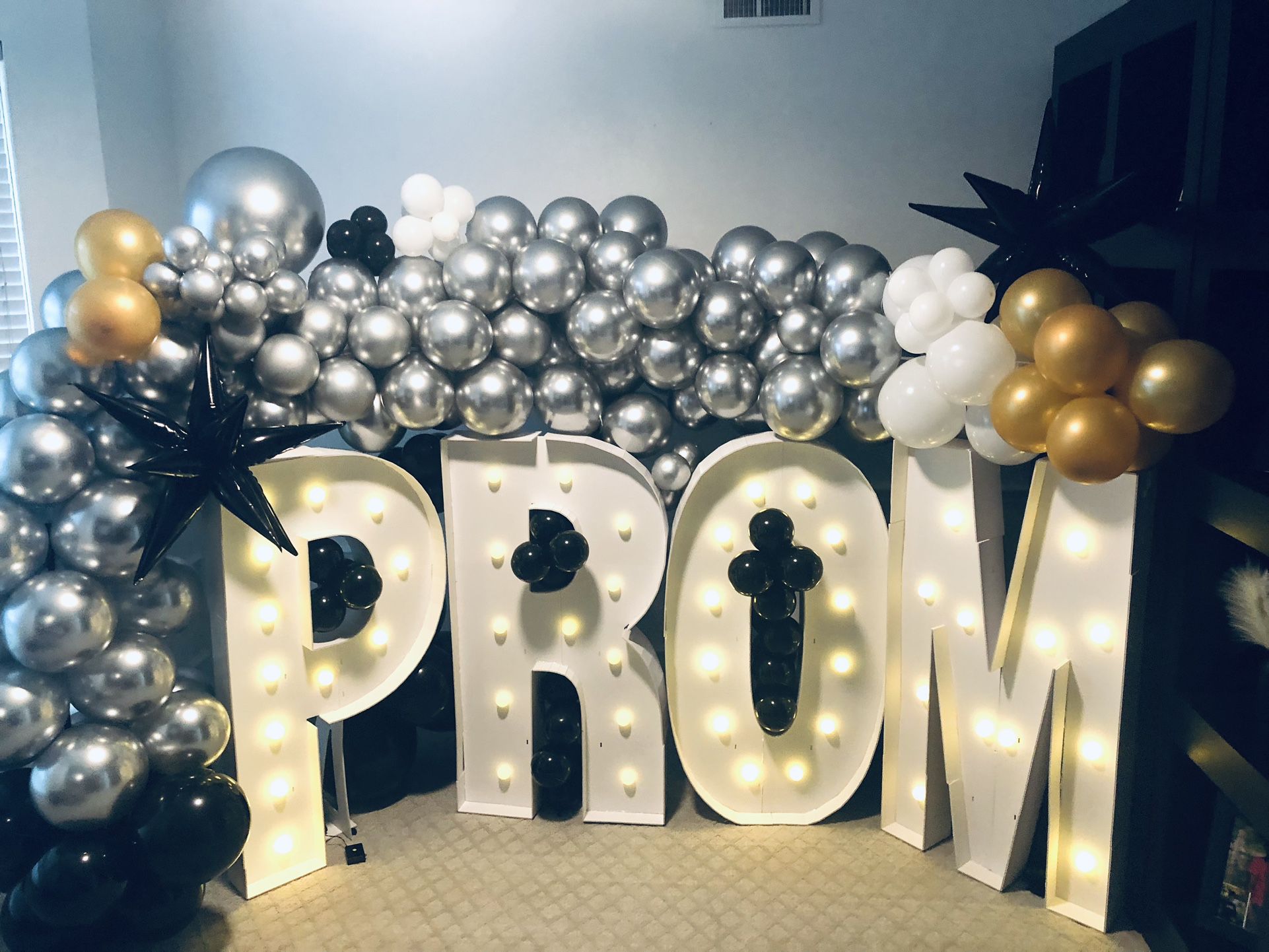 PROM Decoration Setup (Letters And Balloons)