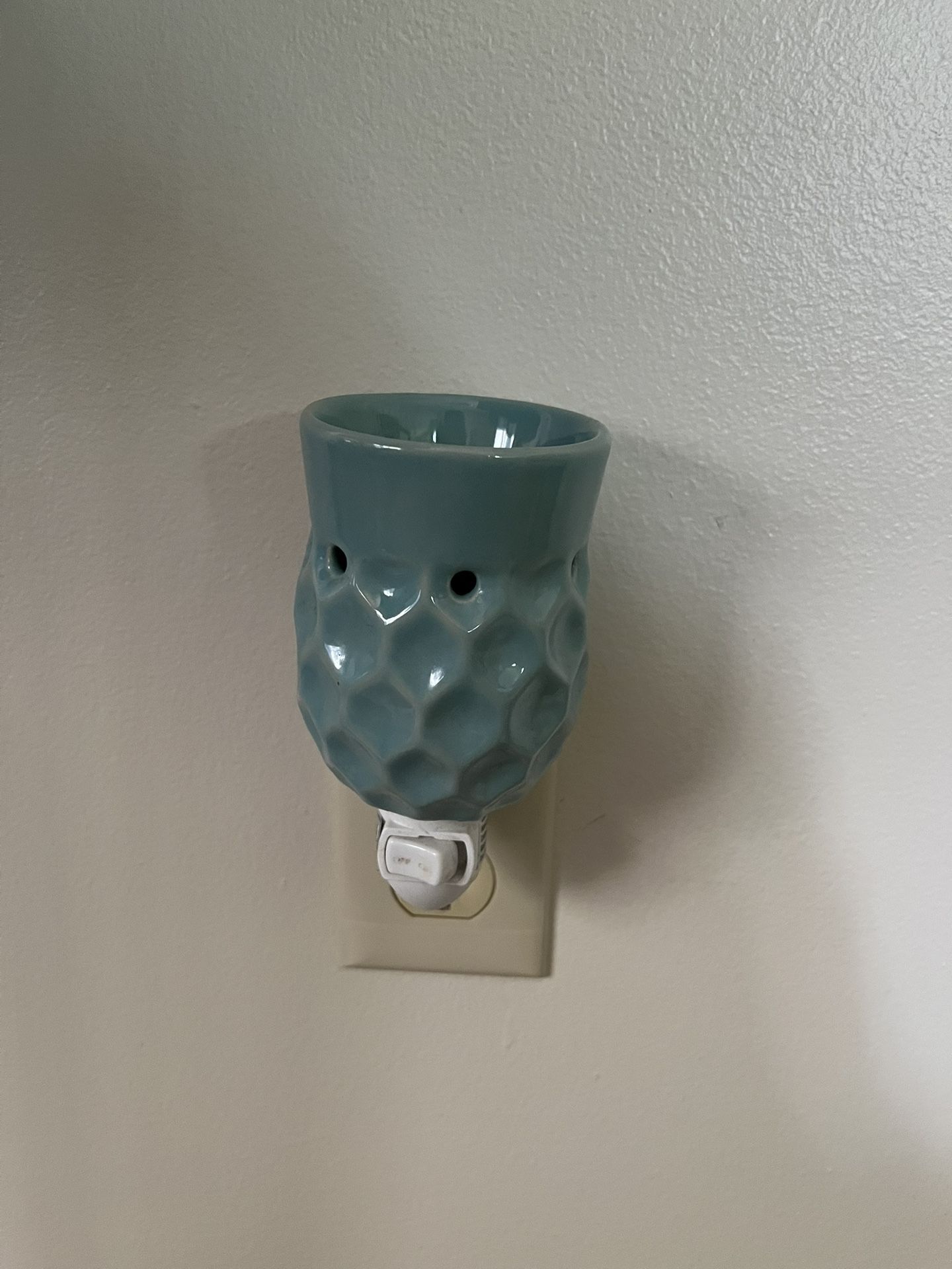 Turquoise Honeycomb - Plug in Warmer wax melt and fragrance warmer - home fragrance, wax melts
