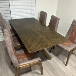 Dining Room Table & Chairs