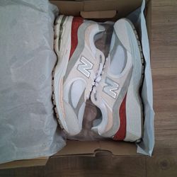 New BALANCE Men's 2002R Shoes (Size 11)