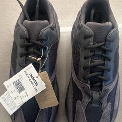 Adidas Yeezy Boost 700 Utility Black (2019/2023) Size 11.5