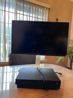 Xbox One X and UHD 4k Monitor 27” LG