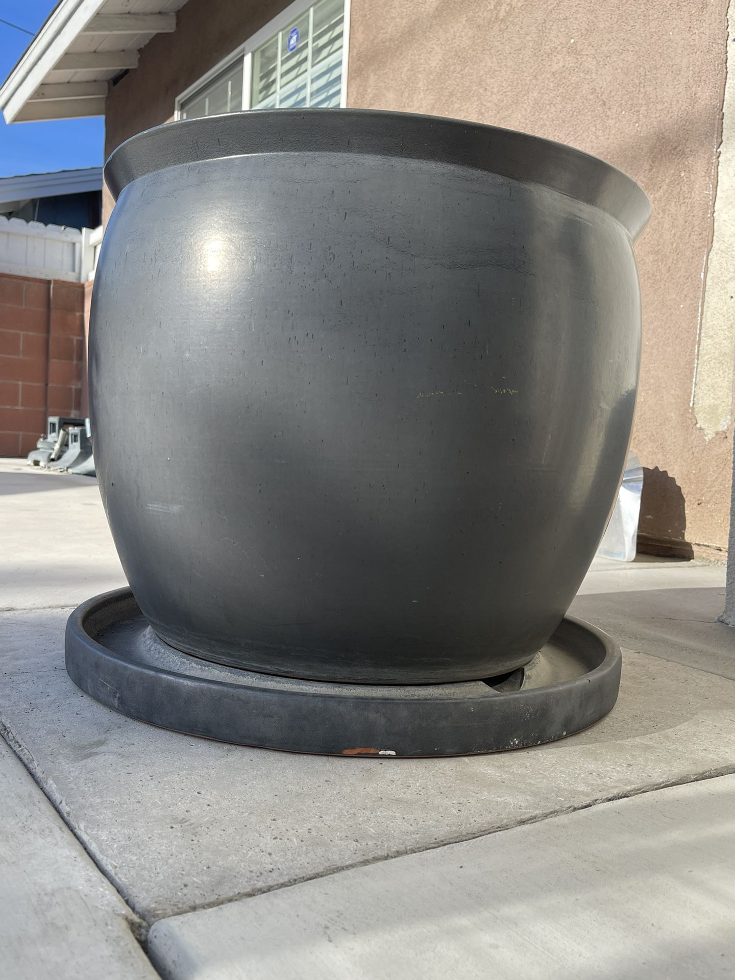 XL SUPER LARGE CERAMIC POT WITH MATCHING DRAIN PLATE 
