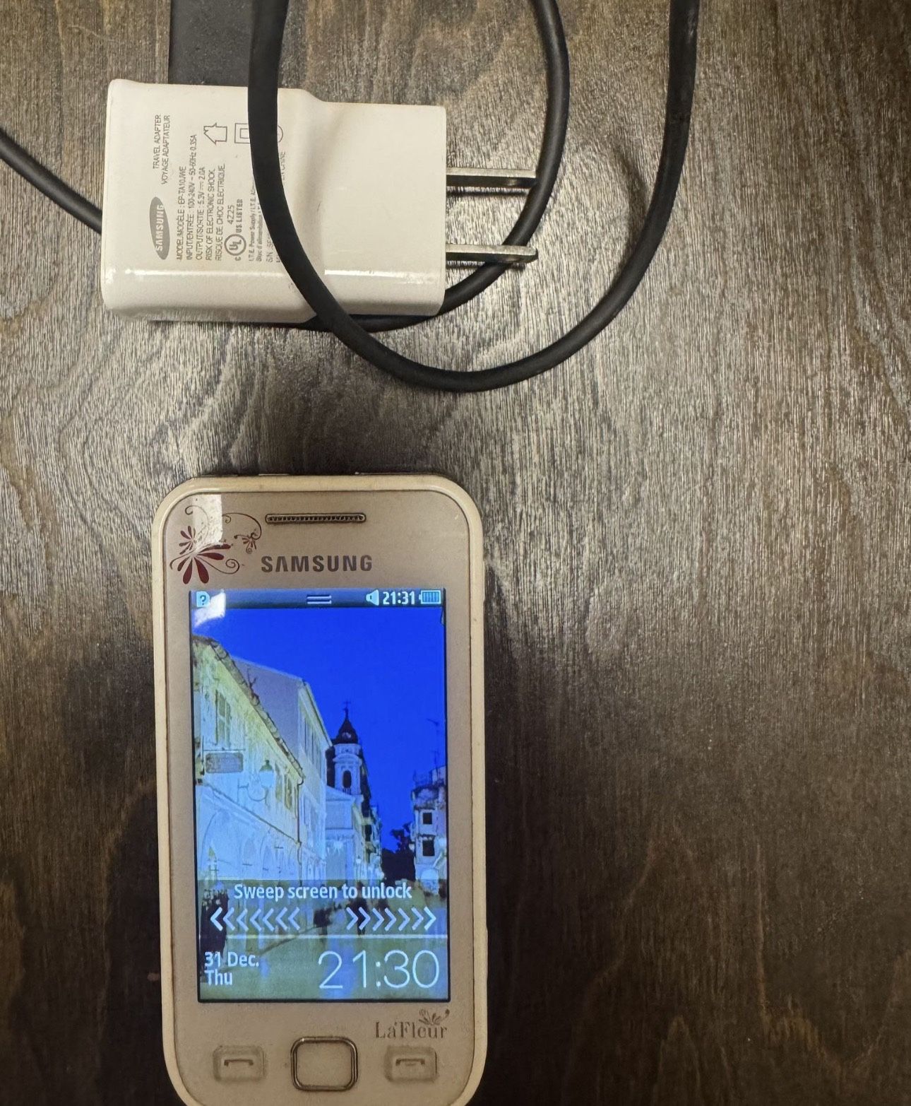 Samsung GT-S5250 Mobile Phone