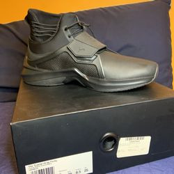 FENTY Black SZ 8.5