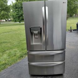 The four-door refrigerator works perfectly