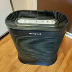 HONEYWELL HP-A200 LG RM  AIR PURIFIER ORIG COST $200 ASKING $40
