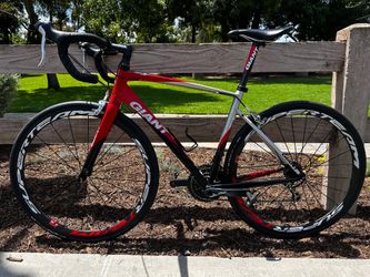 Red Giant Defy road bike 🚴
