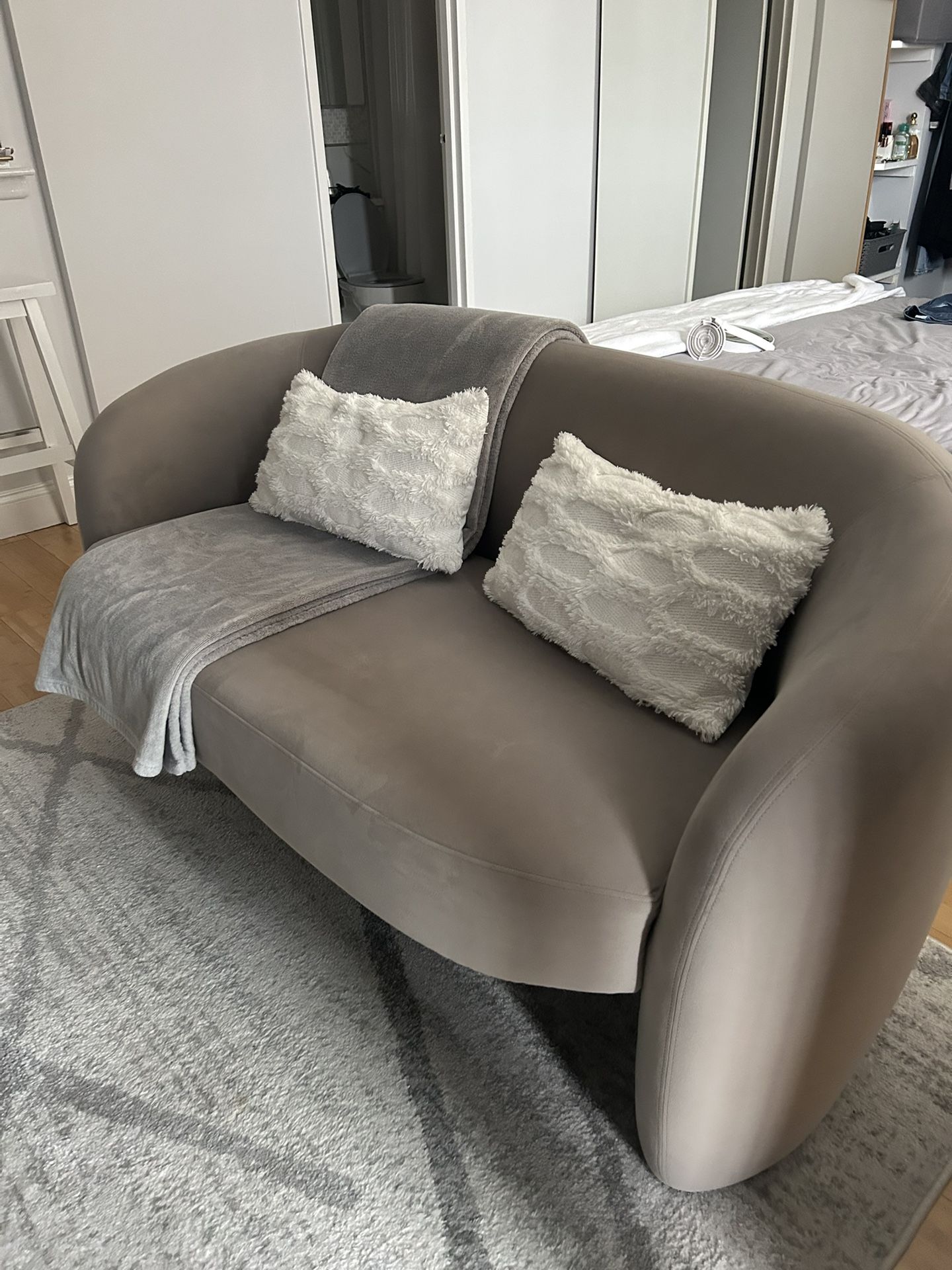 Kearney 61" Upholstered Loveseat