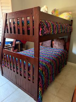 Wooden Bunk Bed Full/Twin