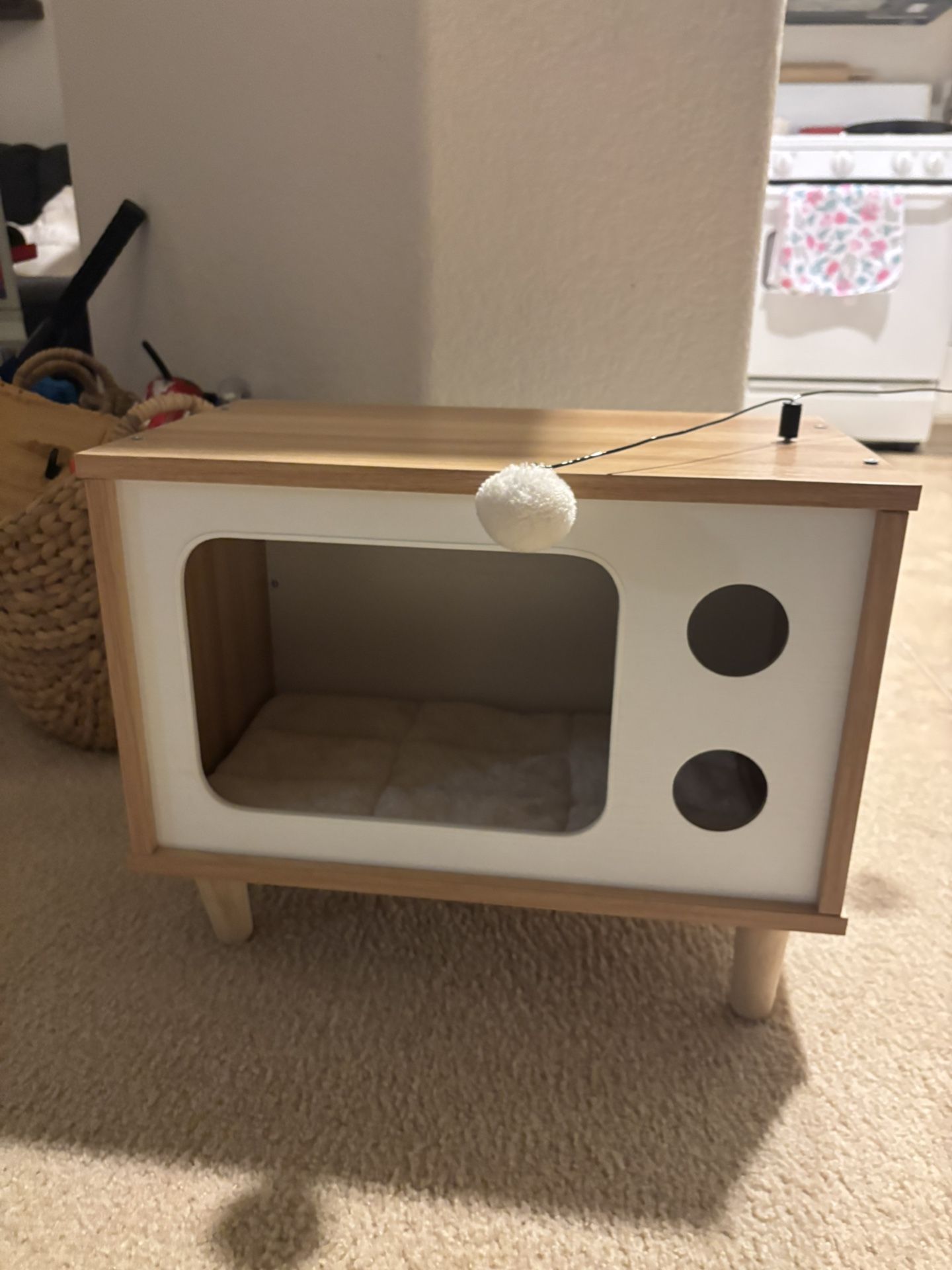 Cat Condo TV With Inside Bed And ScratchingPad (Second Scratching Post You Can Make An Offer For Both)