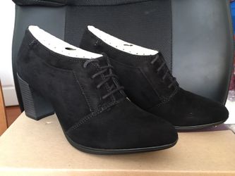 Brand new Clarks ankle bootie size 7.5