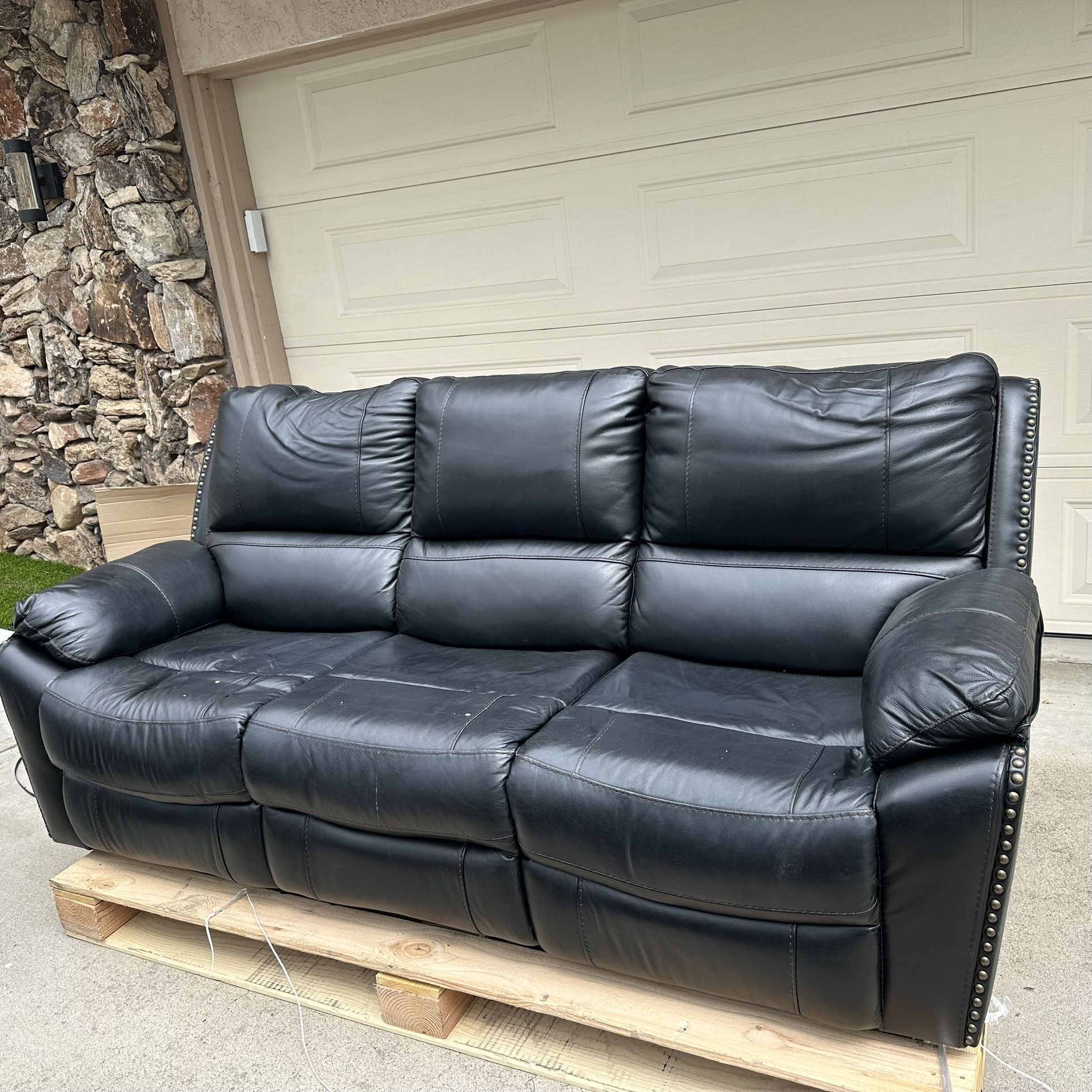 Dominick 3-piece Leather Power Reclining Set with Power Headrests Costco $2999 Asking 1450 