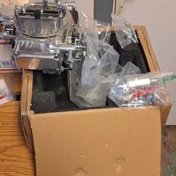 New In Box 600cfm Carburetor  China Copie Of Holley Manual Choke Vacuum Secondary.  See Pics. Apache 35th Ave And McDowell Phx 