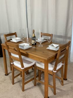 Compact Solid Pine Dining Table With 4 Chairs PERFECT FOR APARTMENT