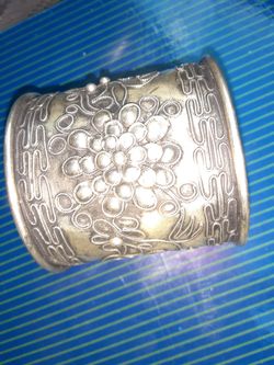 Rare Vintage sterling silver cuff bracelet 69 grams beautiful design!