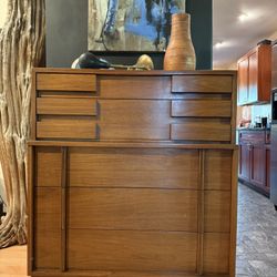 John M Smyth. Co. Mid-Century Modern Walnut Highboy Dresser MCM Vintage