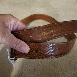 TONY LAMA stitched leather belt is made of genuine alligator lizard, in a rich brown color.