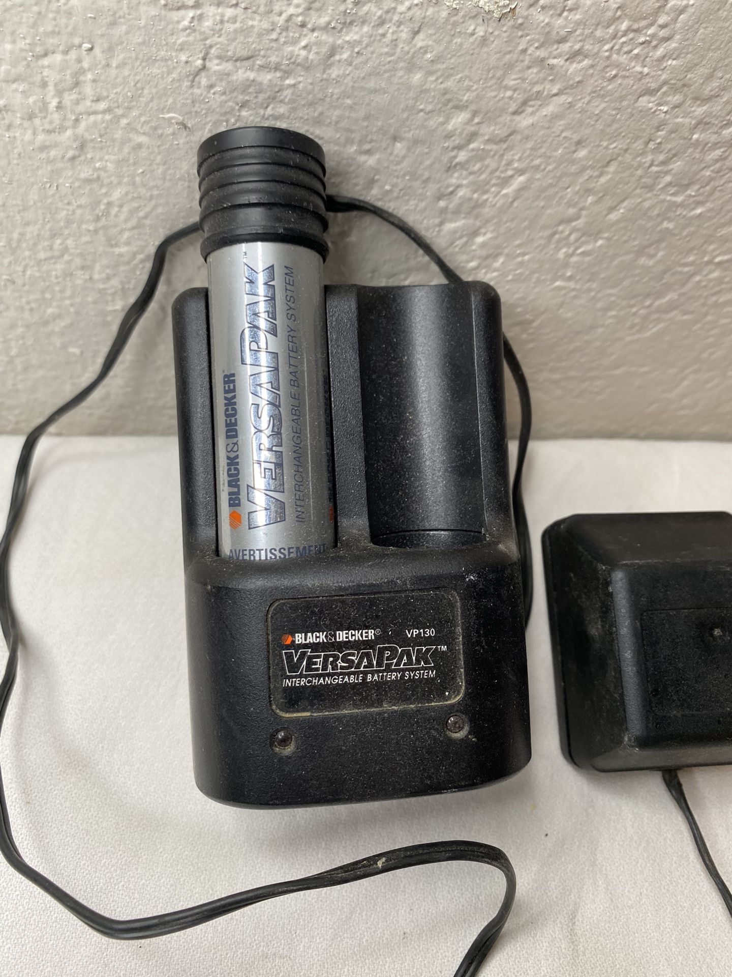 Black & Decker VersaPak - VP130 Battery Charger / w 1 battery