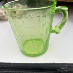 Vintage Green Uranium Glass 4 Cup Measuring Cup 32 Oz. 1 Quart