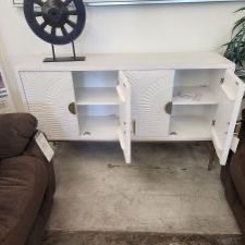 Farmhouse white cabinet w/ 4 drawers