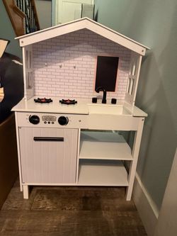 Play kitchen