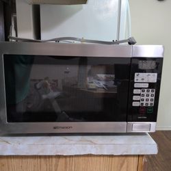 Emerson Microwave 1000 Watts