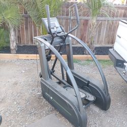 Commercial Grade Center G Elliptical Machine